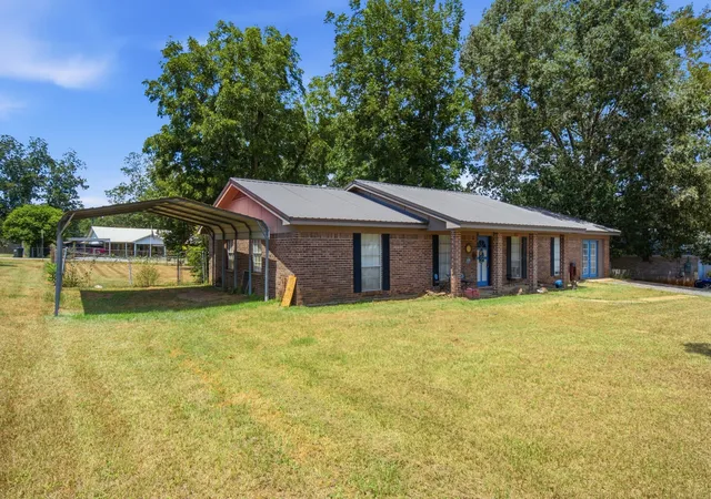 Photo 3 of Sale Pending at 46005 Dawn Cir, Bay Minette, AL 36507 | MLS# 408361 | Listing updated on 2026-08-29