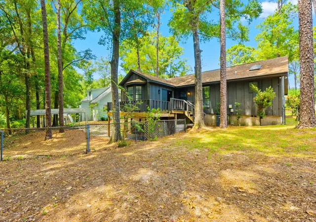 Photo 2 of Single family home for sale at 410 Frederick Ave, Fairhope, AL 36532 | MLS# 406215 | Listing updated on 2026-09-03