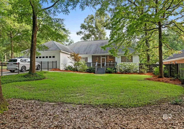 Homes for sale in Daphne, AL | 8170 Creekbank Dr, Daphne, AL 36526 | MLS# 399037