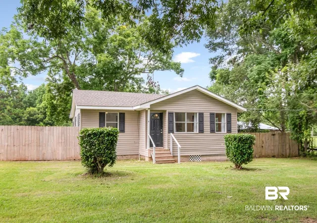 Photo 2 of Sale Pending at 2905 Mcfarland Rd #F, Mobile, AL 36695 | MLS# 399047 | Listing updated on 2026-09-15