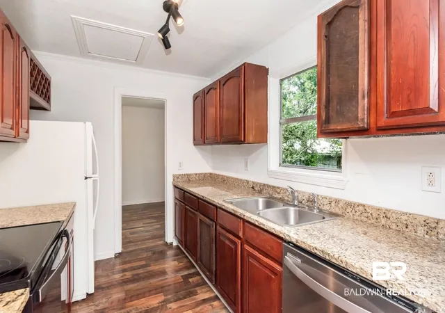 Photo 3 of Sale Pending at 2905 Mcfarland Rd #F, Mobile, AL 36695 | MLS# 399047 | Listing updated on 2026-09-15