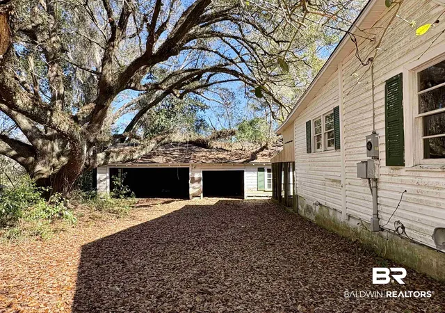Photo 2 of Single family home for sale at 4060 Dickson Ln, Mobile, AL 36618 | MLS# 392784 | Listing updated on 2026-07-28