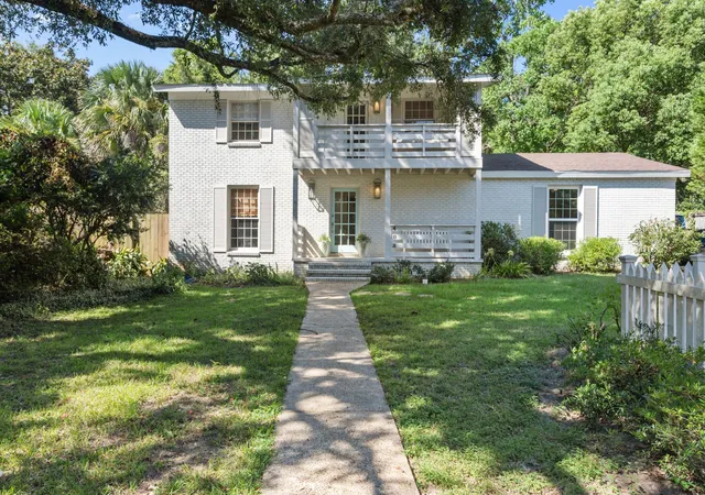 Photo 2 of Single family home for sale at 405 Fairwood Blvd, Fairhope, AL 36532 | MLS# 408555 | Listing updated on 2026-08-27