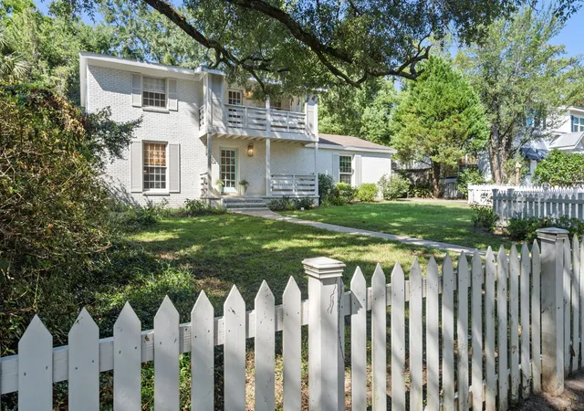 Photo 3 of Single family home for sale at 405 Fairwood Blvd, Fairhope, AL 36532 | MLS# 408555 | Listing updated on 2026-09-14