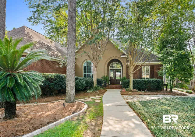 Photo 1 of Sale Pending at 420 Clubhouse Dr, Fairhope, AL 36532 | MLS# 406585 | Listing updated on 2026-08-17