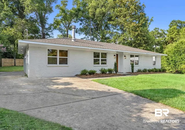 Photo 2 of Sale Pending at 29 Paddock Dr, Fairhope, AL 36532 | MLS# 398771 | Listing updated on 2026-09-04