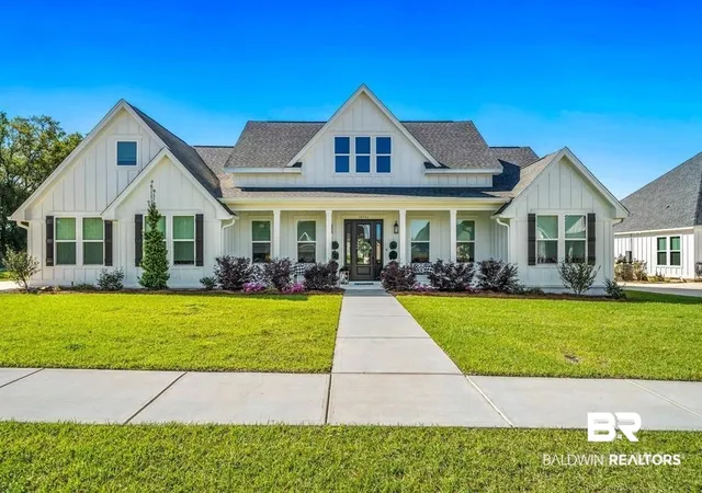 Photo 2 of Single family home for sale at 2 Lafayette Dr, Fairhope, AL 36532 | MLS# 378974 | Listing updated on 2026-09-01