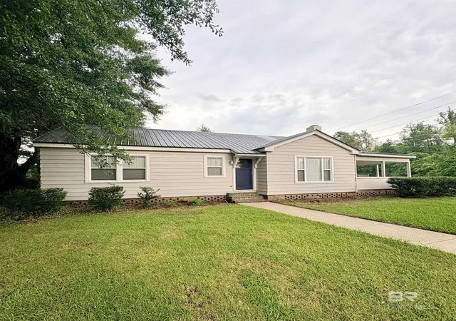 Homes for sale in Brewton, AL | 1423 Douglas Avenue, Brewton, AL 36426 | MLS# 398774