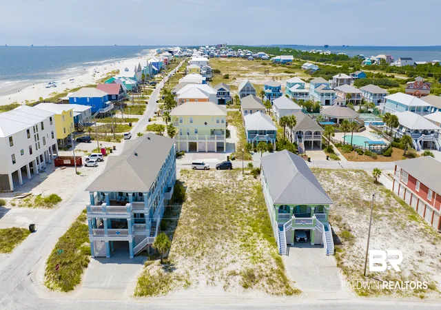 Photo 2 of Sale Pending at 427 Ebb Tide Lane, Gulf Shores, AL 36542 | MLS# 409378 | Listing updated on 2026-09-20