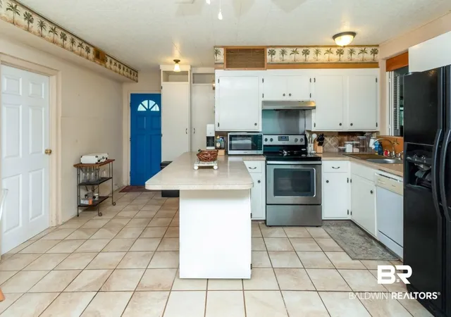 Photo 4 of Single family home for sale at 914 Cadillac Ave, Dauphin Island, AL 36528 | MLS# 398149 | Listing updated on 2026-10-09