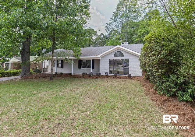 Photo 3 of Sale Pending at 2404 Pavan Dr, Mobile, AL 36693 | MLS# 395325 | Listing updated on 2026-09-16