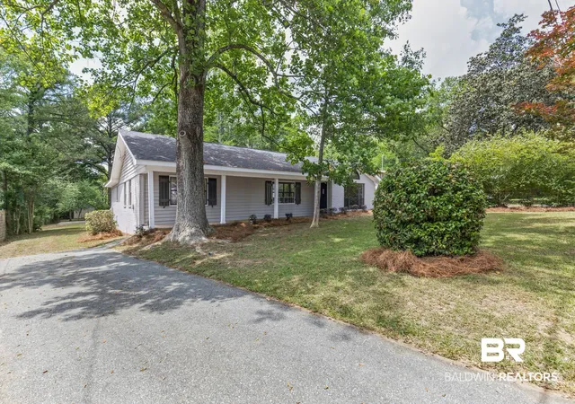 Photo 3 of Sale Pending at 2404 Pavan Dr, Mobile, AL 36693 | MLS# 395325 | Listing updated on 2026-09-16