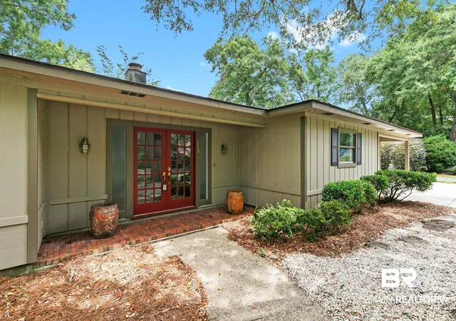 Photo 3 of Single family home for sale at 113 Ferncliff Cir, Daphne, AL 36526 | MLS# 398658 | Listing updated on 2026-09-23