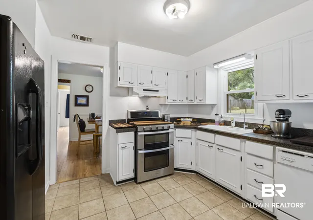 Photo 3 of Single family home for sale at 5609 Diane Dr, Mobile, AL 36618 | MLS# 409200 | Listing updated on 2026-09-18