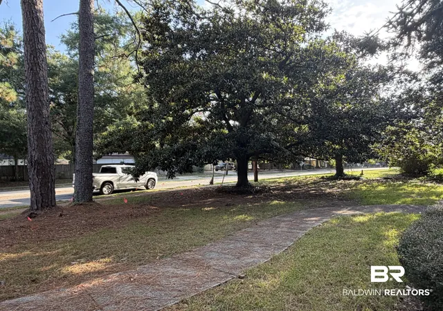 Photo 4 of Land for sale at 752 Fairhope Ave, Fairhope, AL 36532 | MLS# 409194 | Listing updated on 2026-09-21
