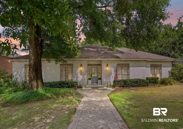 Photo 2 of Sale Pending at 229 W Lakewood Dr, Mobile, AL 36608 | MLS# 397635 | Listing updated on 2026-09-08