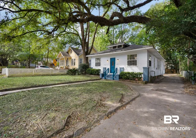 Single family home for sale at 118 Mohawk Street, Mobile, AL 36606 | MLS# 409703