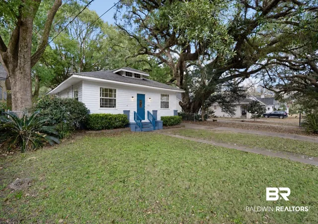 Photo 2 of Single family home for sale at 118 Mohawk Street, Mobile, AL 36606 | MLS# 409703 | Listing updated on 2026-08-27