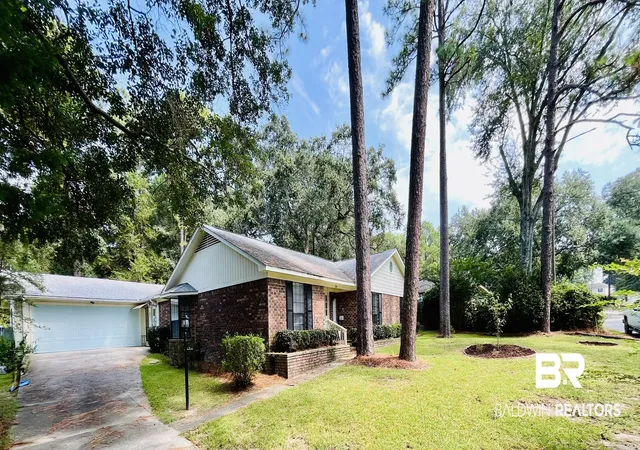 Photo 3 of Sale Pending at 109 Windsor Court, Daphne, AL 36526 | MLS# 409671 | Listing updated on 2026-09-06