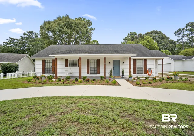 Photo 1 of Single family home for sale at 107 N Sandlewood Cir, Daphne, AL 36526 | MLS# 398987 | Listing updated on 2026-08-28