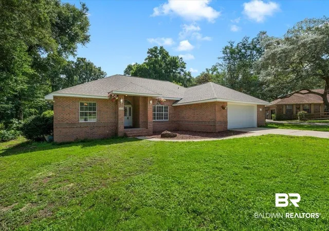 Photo 3 of Sale Pending at 10738 Magnolia Ln, Lillian, AL 36549 | MLS# 398535 | Listing updated on 2026-08-30