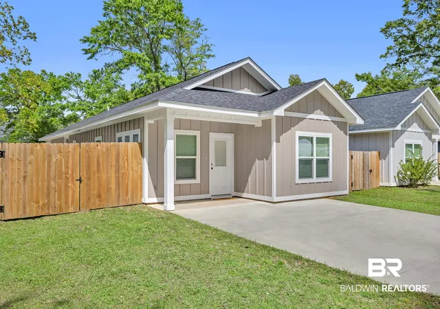 Photo 1 of Single family home for sale at 18135 Hoiles St, Robertsdale, AL 36567 | MLS# 394195 | Listing updated on 2026-08-19