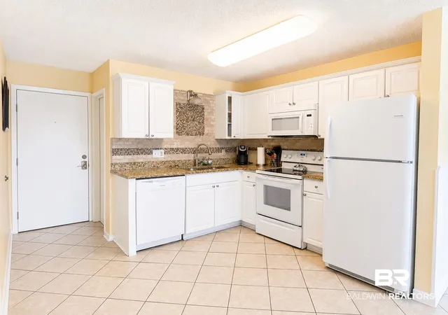 Photo 3 of Townhouse for sale at 400 Plantation Rd #1207, Gulf Shores, AL 36542 | MLS# 397533 | Listing updated on 2026-08-04