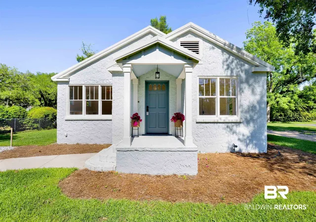 Photo 1 of Single family home for sale at 309 S Section St, Fairhope, AL 36532 | MLS# 395544 | Listing updated on 2026-08-17