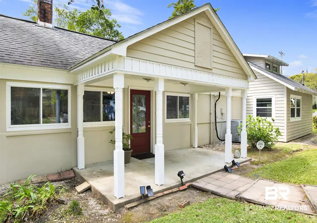 Photo 2 of Sale Pending at 662 Fairhope Ave, Fairhope, AL 36532 | MLS# 400275 | Listing updated on 2026-08-05