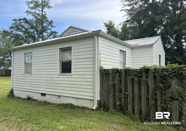 Photo 3 of Single family home for sale at 400 E Orange Ave, Foley, AL 36535 | MLS# 409322 | Listing updated on 2026-09-09