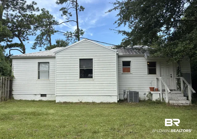 Photo 3 of Single family home for sale at 400 E Orange Ave, Foley, AL 36535 | MLS# 409322 | Listing updated on 2026-09-09