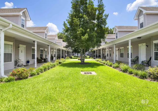Homes for sale in Fairhope, AL | 102 Courthouse Dr #4, Fairhope, AL 36532 | MLS# 399014