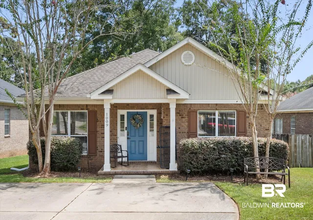 Single family home for sale at 1009 Linlen Ave, Mobile, AL 36609 | MLS# 409921