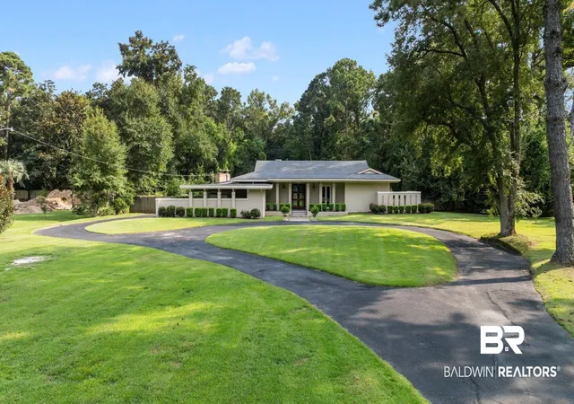 Photo 1 of Single family home for sale at 5500 Lakewood Dr, Fairhope, AL 36532 | MLS# 385253 | Listing updated on 2026-09-14