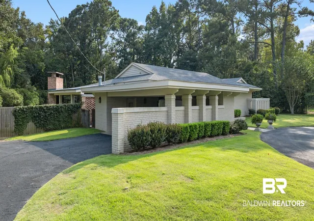 Photo 2 of Single family home for sale at 5500 Lakewood Dr, Fairhope, AL 36532 | MLS# 385253 | Listing updated on 2026-09-14