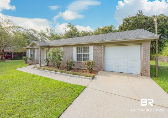 Photo 2 of Sale Pending at 11182 Wren Ave, Fairhope, AL 36532 | MLS# 407478 | Listing updated on 2026-08-29