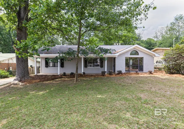 Homes for sale in Mobile, AL | 2404 Pavan Dr, Mobile, AL 36693 | MLS# 395325