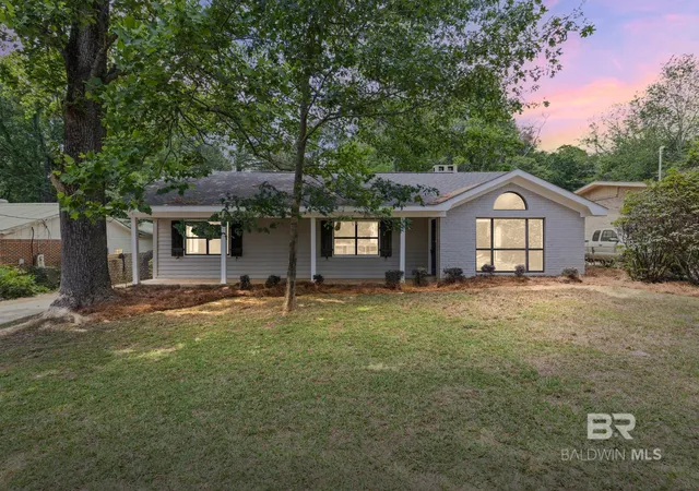 Homes for sale in Mobile, AL | 2404 Pavan Dr, Mobile, AL 36693 | MLS# 395325