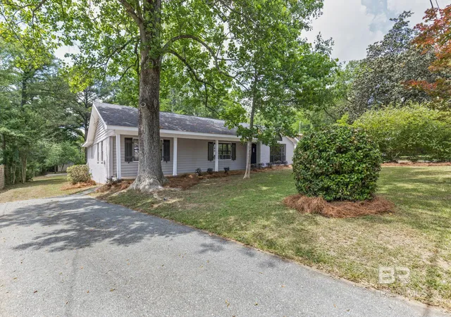 Homes for sale in Mobile, AL | 2404 Pavan Dr, Mobile, AL 36693 | MLS# 395325