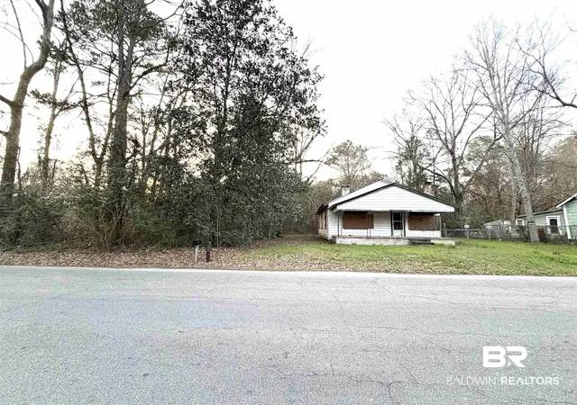 2nd image of 817 Martin Luther King Dr, Brewton, AL 36426 | MLS# 392624