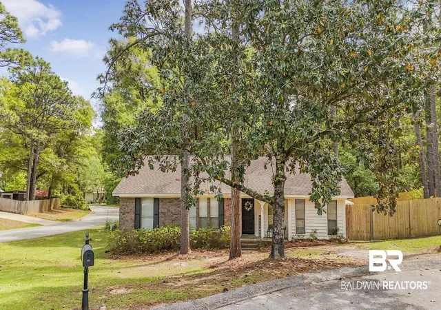Photo 1 of Single family home for sale at 101 Buena Vista Cir S, Daphne, AL 36526 | MLS# 394681 | Listing updated on 2026-08-31