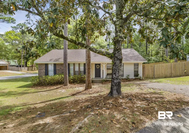 Photo 2 of Single family home for sale at 101 Buena Vista Cir S, Daphne, AL 36526 | MLS# 394681 | Listing updated on 2026-08-31