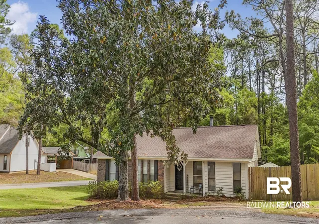 Photo 3 of Single family home for sale at 101 Buena Vista Cir S, Daphne, AL 36526 | MLS# 394681 | Listing updated on 2026-08-31