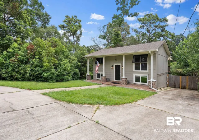 Photo 3 of Single family home for sale at 357 S School St, Fairhope, AL 36532 | MLS# 399486 | Listing updated on 2026-09-16