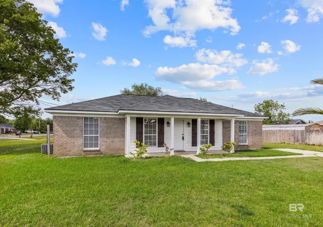 Homes for sale in Robertsdale, AL | 18979 Dalewood Circle, Robertsdale, AL 36567 | MLS# 394851