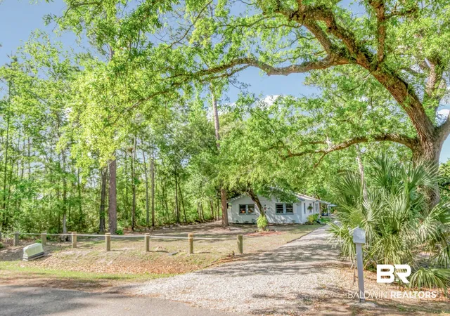 Photo 3 of Single family home for sale at 10221 Bayhaven Dr, Fairhope, AL 36532 | MLS# 409328 | Listing updated on 2026-08-23
