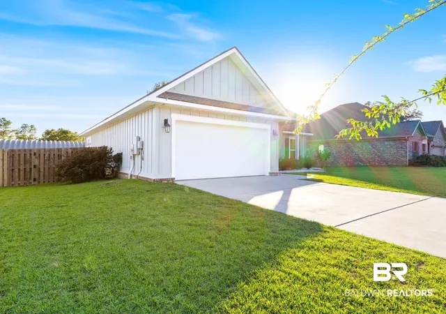 Photo 3 of Single family home for sale at 465 Aldrin Ave, Gulf Shores, AL 36542 | MLS# 396892 | Listing updated on 2026-09-18