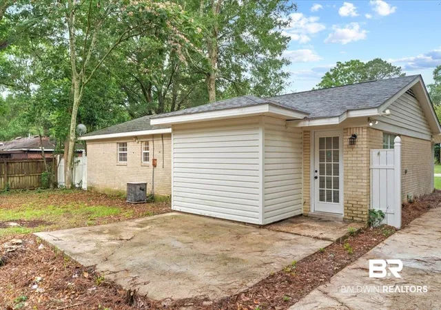 Photo 3 of Sale Pending at 5139 Guinevere Dr, Mobile, AL 36619 | MLS# 397280 | Listing updated on 2026-09-01
