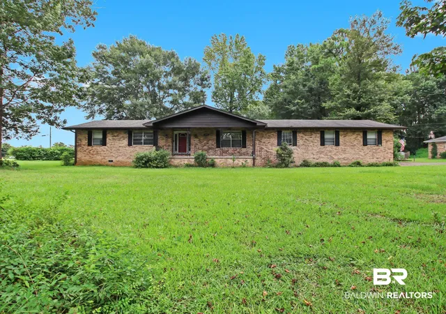 Photo 1 of Sale Pending at 901 W Abilene Dr, Mobile, AL 36695 | MLS# 400133 | Listing updated on 2026-09-14