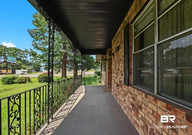 Photo 2 of Sale Pending at 901 W Abilene Dr, Mobile, AL 36695 | MLS# 400133 | Listing updated on 2026-09-14